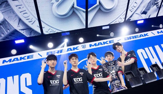 更牵动着两 更牵动着两