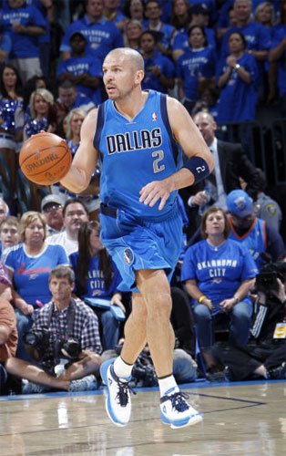 更是对他在 更是对他在